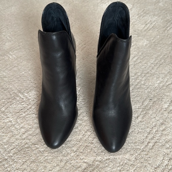 Steve Madden Shoes - Brand new Black bootie, Perfect for fall!
